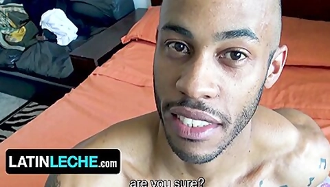 Muscular Dude Agrees To Strips Off His Clothes To A Stranger To Earn Extra Bucks